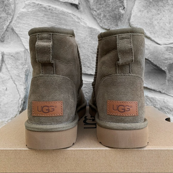 UGG Australia Boots Classic Mini II - Picture 3 of 5